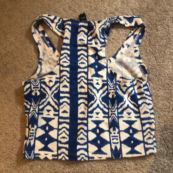 2/$15 ✨Patterned crop top✨ - Picture 2 of 3